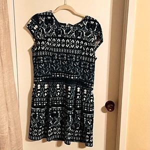 Indication large knee length dress with pockets